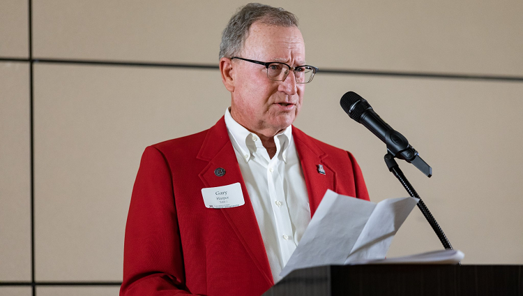 Gary Harper speaks at the College of Engineering's 2022 Scholarship Reception